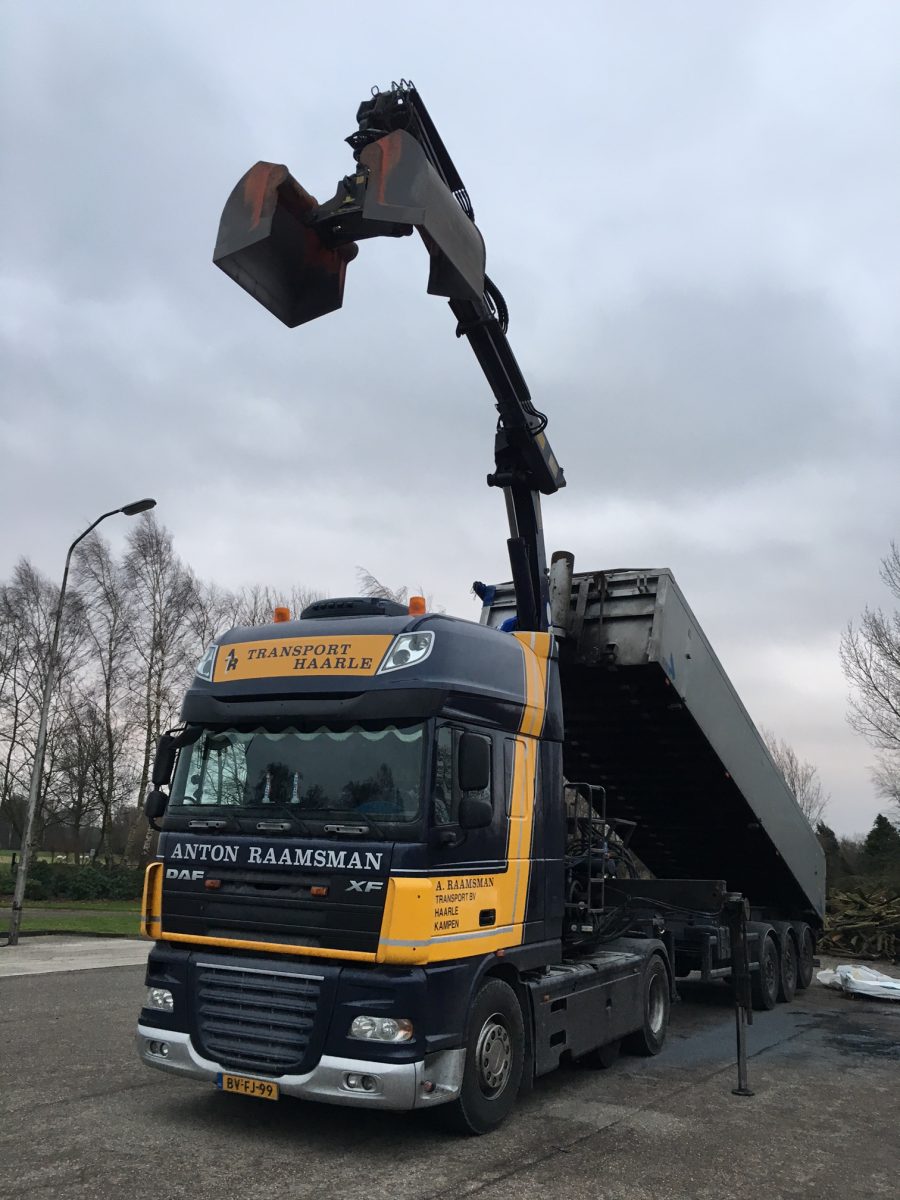 Steenoplegger met kraan
