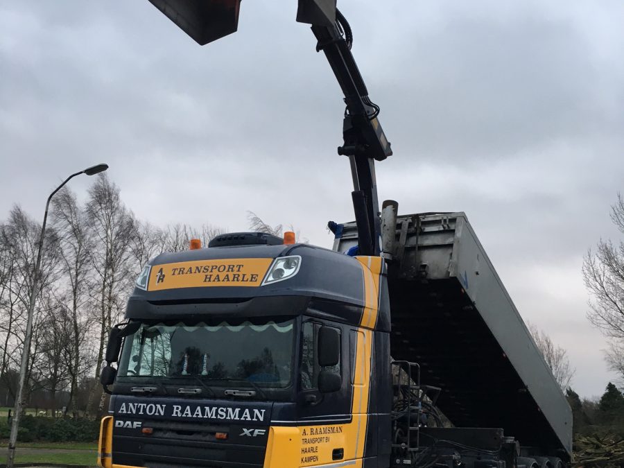 Steenoplegger met kraan