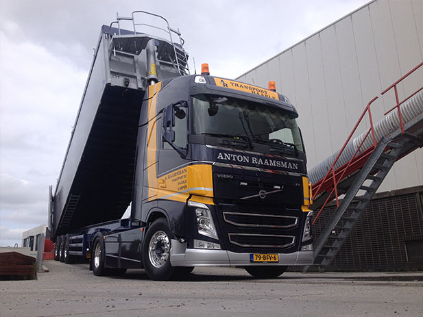 Raamsman-truck op de bouwplaats